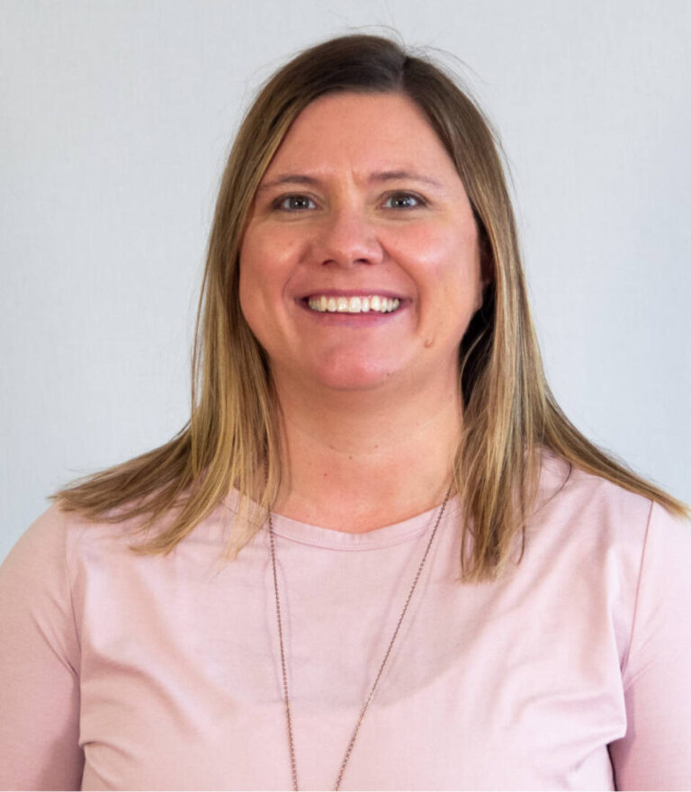 Angela Lunn WEB 768x880